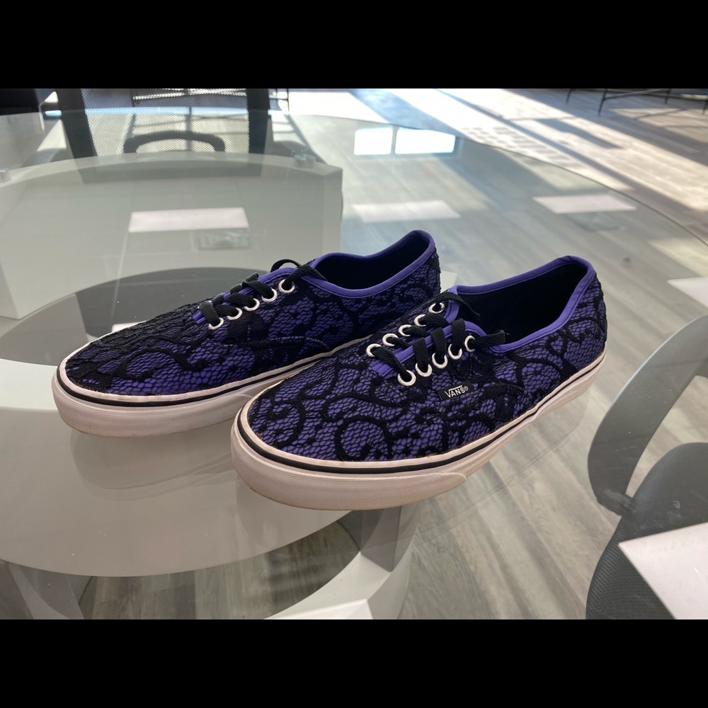 Women’s Size 9 Vans - Picture 2 of 5